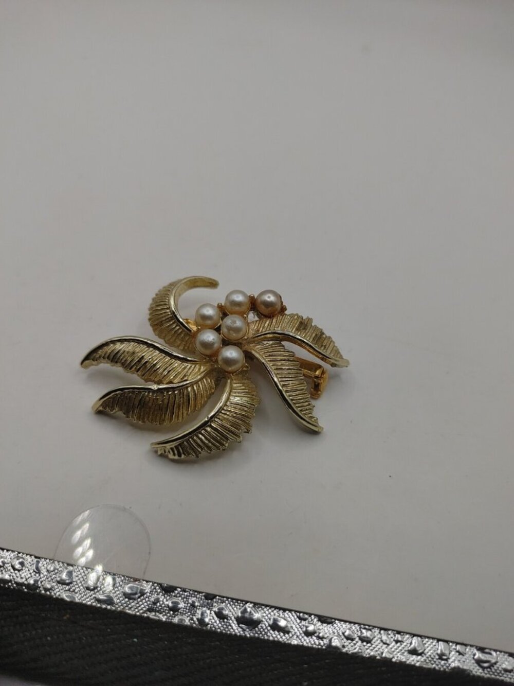 Brooch/pin Off White Faux Pearls gold Tone